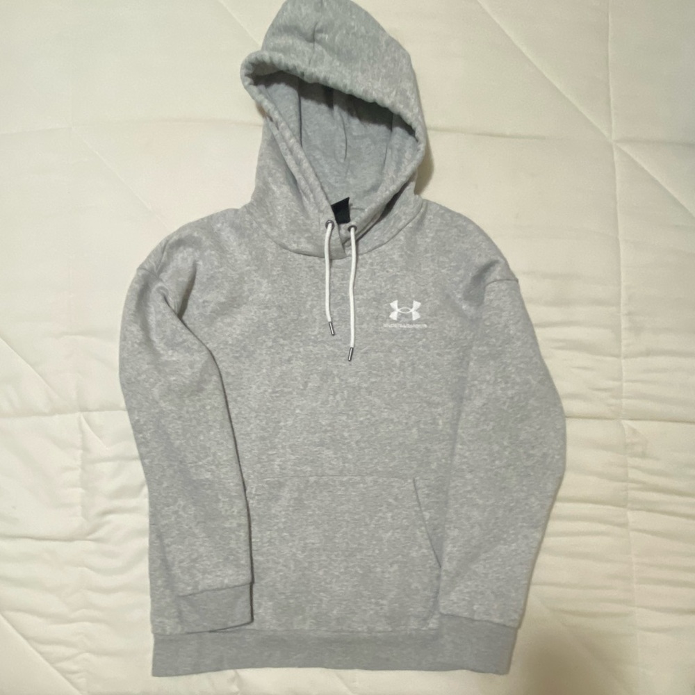 gray sweatshirt